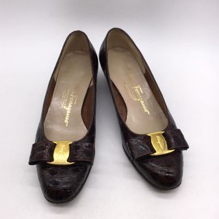 サルヴァトーレフェラガモ(Salvatore Ferragamo)のフェラガモ クロコ型押しレザーパンプス(ハイヒール/パンプス)