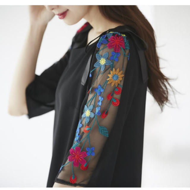 tocco(トッコ)のtocco 肩リボン袖シースルー刺繍ワンピース レディースのワンピース(ミニワンピース)の商品写真