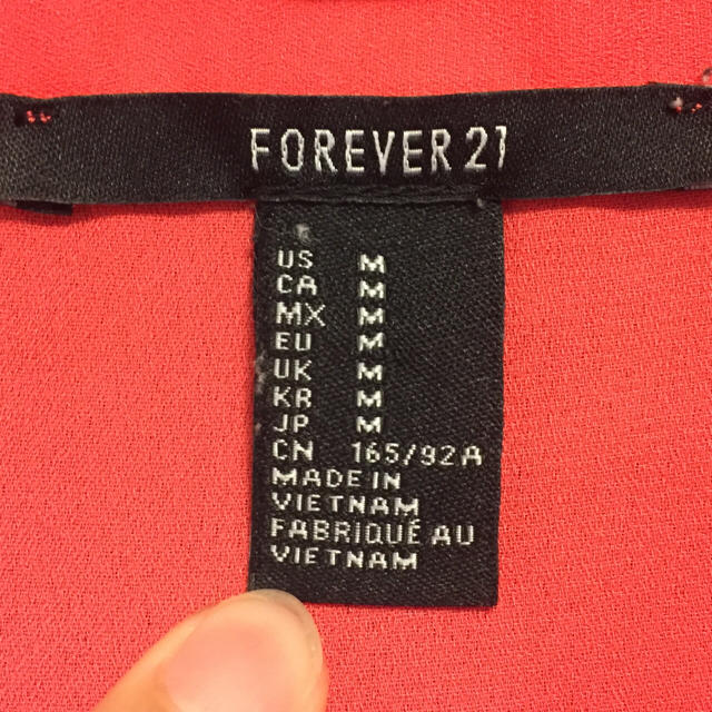 FOREVER 21(フォーエバートゥエンティーワン)のForever21 フリル ノースリーブ ブラウス ピンク レディースのトップス(シャツ/ブラウス(半袖/袖なし))の商品写真