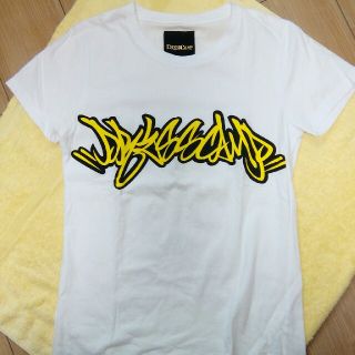 ドレスキャンプ(DRESSCAMP)の美品 ﾄﾞﾚｽｷｬﾝﾌﾟ ﾌﾟﾘﾝﾄ Tｼｬﾂ(Tシャツ/カットソー(半袖/袖なし))