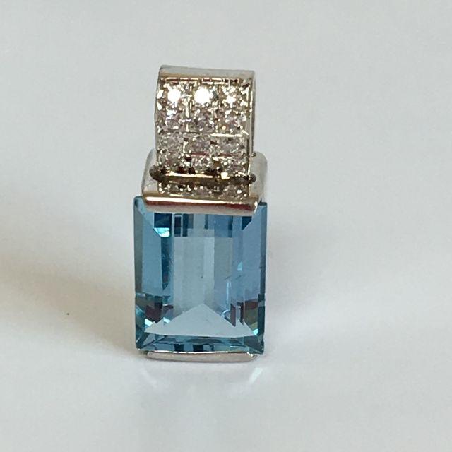 Pt900 トルマリン2.38ct ダイヤ 0.08ct ネックレス、ペンダント