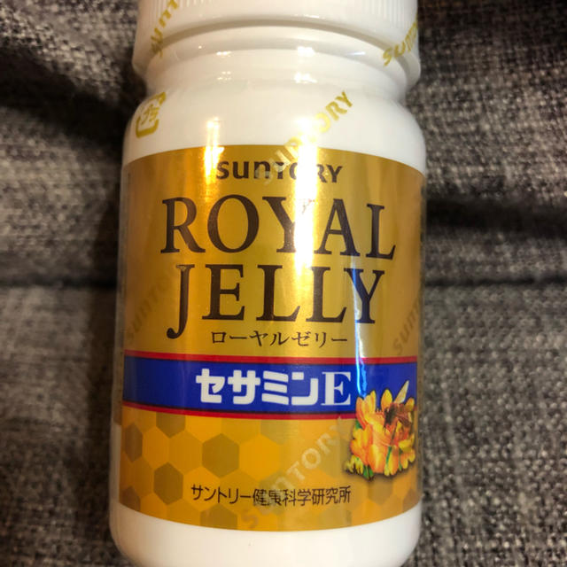 サントリー(サントリー)のローヤルゼリー+セサミン 食品/飲料/酒の健康食品(ビタミン)の商品写真