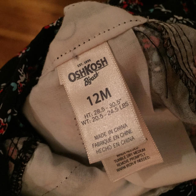 OshKosh(オシュコシュ)のオシュコシュ 花柄 サロペット キッズ/ベビー/マタニティのキッズ服女の子用(90cm~)(パンツ/スパッツ)の商品写真