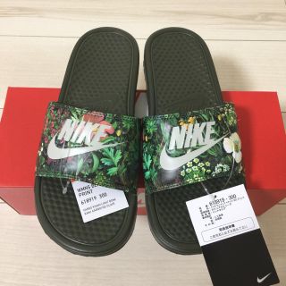 ナイキ(NIKE)の26 NIKE WMNS BENASSI PRINT 花柄 NIKE ベナッシ(サンダル)