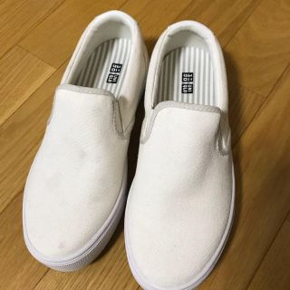 ユニクロ(UNIQLO)のユニクロ スリッポン 白 23cm(スリッポン/モカシン)