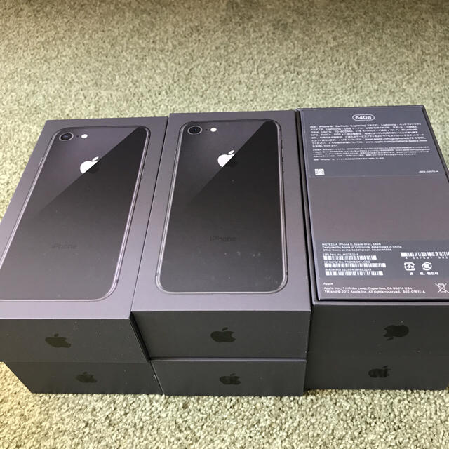 iPhone(アイフォーン)のiphone8 64GB 3台 新品 SIMフリー済 スマホ/家電/カメラのスマートフォン/携帯電話(スマートフォン本体)の商品写真