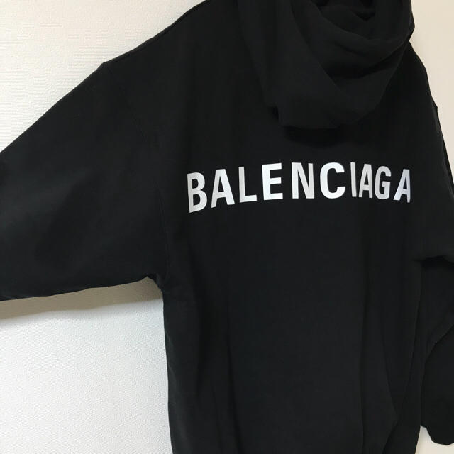できます Balenciaga 送料・関税込み 新品未使用 正規品の通販 by こぐま3号's shop｜バレンシアガならラクマ - BALENCIAGA ロゴ入り パーカー カラー