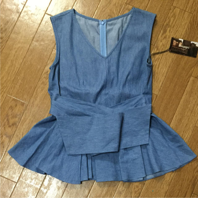 GRACE CONTINENTAL(グレースコンチネンタル)のグレース♡デニムリボンNS レディースのトップス(シャツ/ブラウス(半袖/袖なし))の商品写真