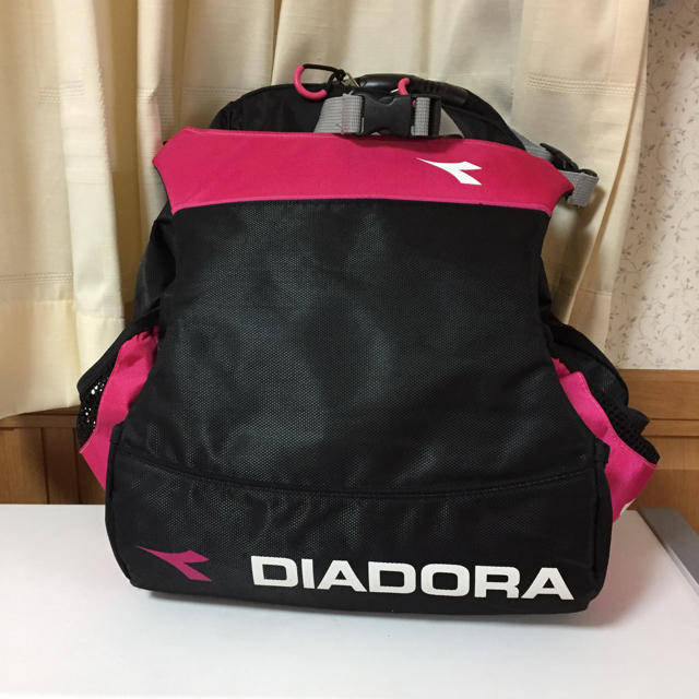 DIADORA(ディアドラ)のDIADORA❗️リュック型テニスラケットバッグ❗️ スポーツ/アウトドアのテニス(バッグ)の商品写真