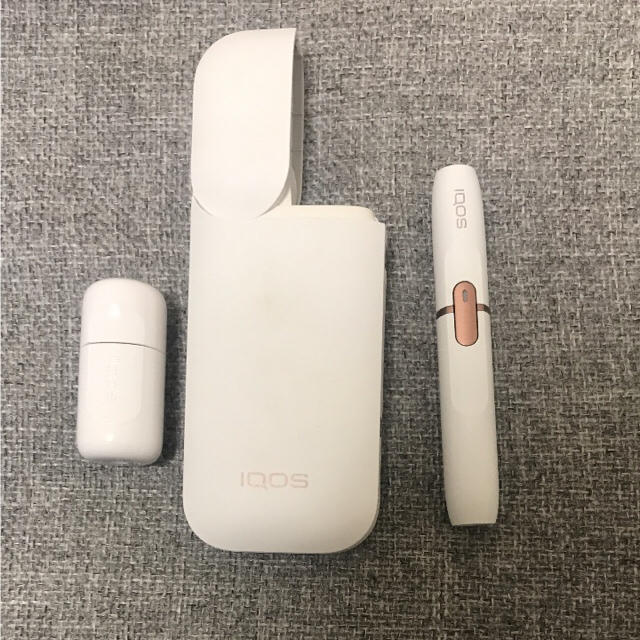 IQOS 新型 ホワイト 三点セット メンズのファッション小物(タバコグッズ)の商品写真