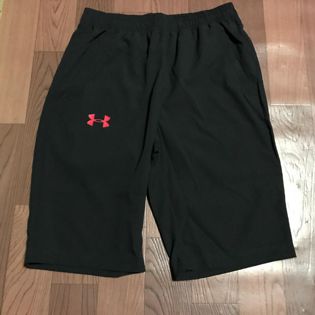 UNDER ARMOUR(アンダーアーマー)のアンダーアーマー XL ブラック レッド ハーフパンツ クロスショーツ メンズのパンツ(ショートパンツ)の商品写真