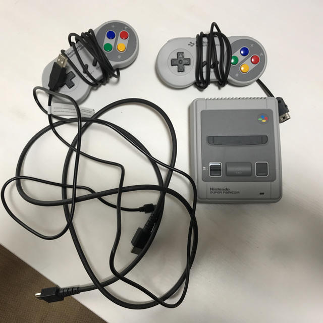 任天堂(ニンテンドウ)の美品 ミニスーパーファミコン エンタメ/ホビーのゲームソフト/ゲーム機本体(家庭用ゲーム機本体)の商品写真