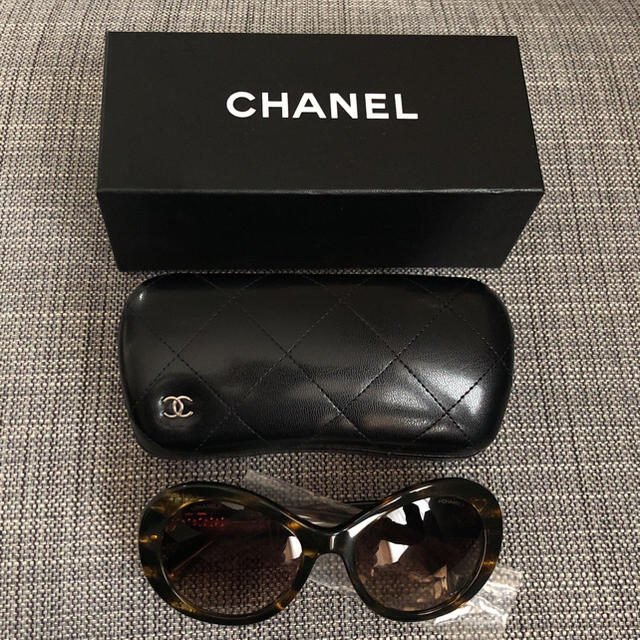 CHANEL(シャネル)の【新品未使用】本物CHANELシャネルサングラスキャバセレブプレゼント レディースのファッション小物(サングラス/メガネ)の商品写真