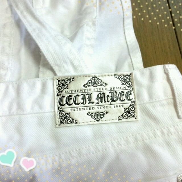 CECIL McBEE(セシルマクビー)のCECIL McBEE　サロペット(白) レディースのパンツ(サロペット/オーバーオール)の商品写真