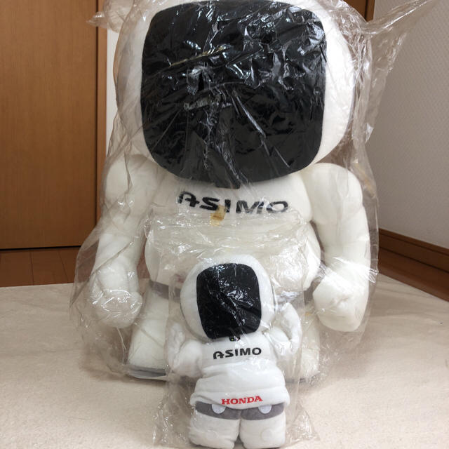 新品 HONDA ASIMO アシモ ビックぬいぐるみ 60cm とパペット エンタメ/ホビーのおもちゃ/ぬいぐるみ(ぬいぐるみ)の商品写真