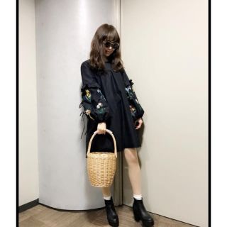 ザラ(ZARA)のR♡さま 専用 ZARA 花刺繍ワンピース(ミニワンピース)