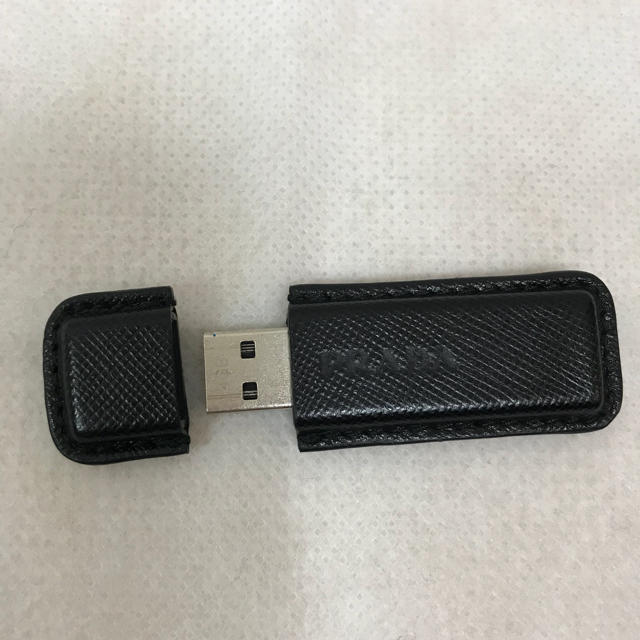PRADA(プラダ)のプラダ PRADA USBメモリ 非売品 メンズのアクセサリー(その他)の商品写真