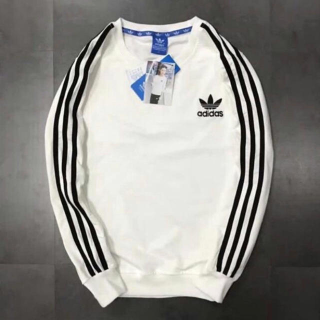 adidas(アディダス)のアディダス アディダスオリジナルス トレーナー adidas  メンズのトップス(スウェット)の商品写真