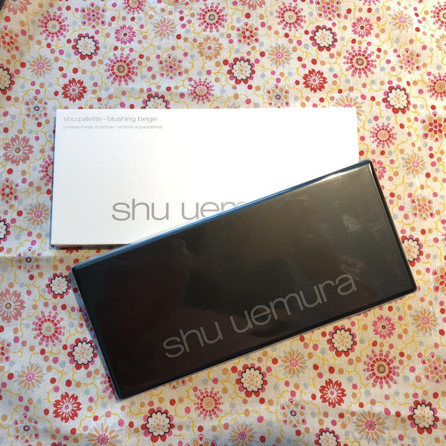 shu uemura(シュウウエムラ)のShu uemura パレット ブラッシング ベージュ コスメ/美容のベースメイク/化粧品(アイシャドウ)の商品写真