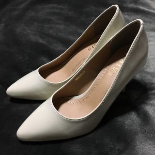 サルース(salus)のハイヒール ベージュ エナメル 新品(ハイヒール/パンプス)