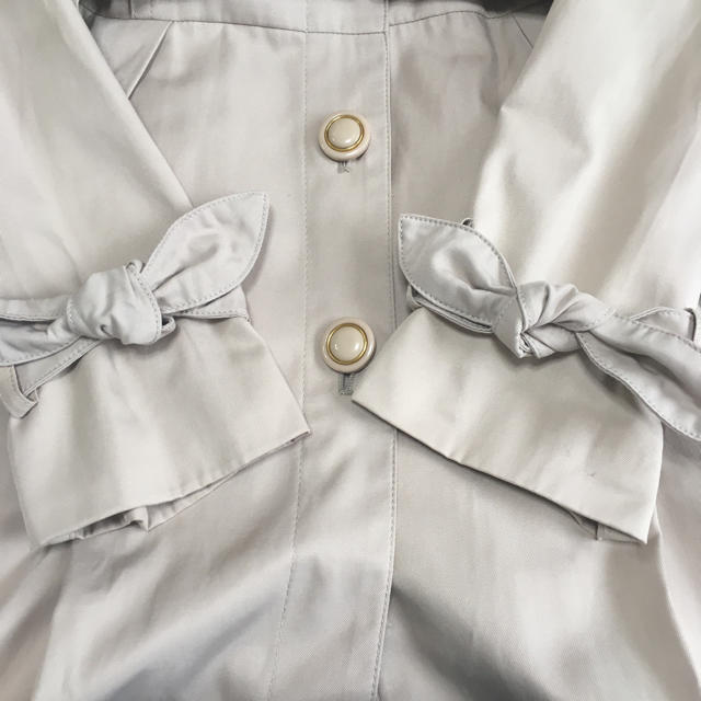 美品 トレンチコート 袖リボン 三陽商会  レディースのジャケット/アウター(トレンチコート)の商品写真