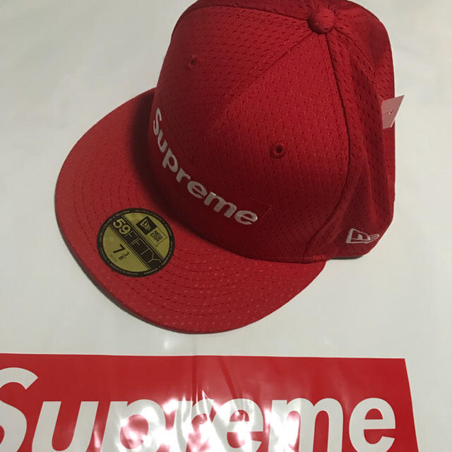 Supreme(シュプリーム)のSupreme   18ss  赤 Mesh Box Logo New Era® メンズの帽子(キャップ)の商品写真