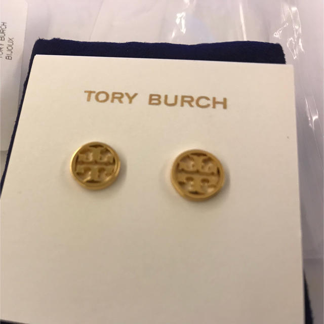 Tory Burch(トリーバーチ)のトリーバーチ    ロゴサークル  ピアス ゴールド 新品 在庫 本物 新生活 レディースのアクセサリー(ピアス)の商品写真