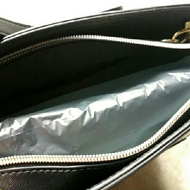 GU(ジーユー)の［新品］ GU   刺繍バッグ ショルダーバッグ ブラック 黒  レディースのバッグ(ショルダーバッグ)の商品写真