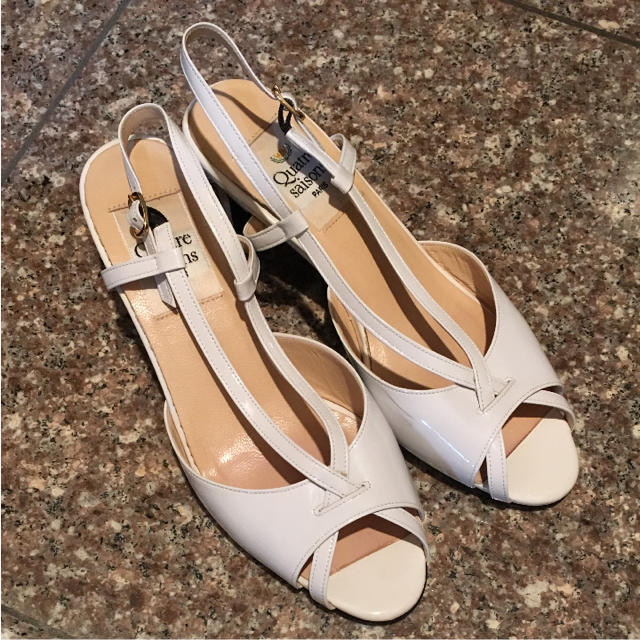 夏用✨白 エナメルサンダル レディースの靴/シューズ(サンダル)の商品写真