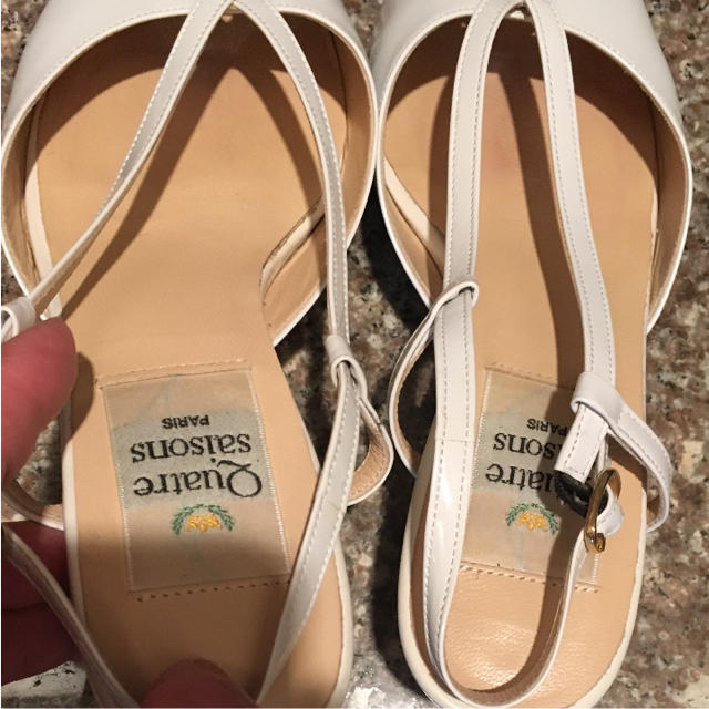 夏用✨白 エナメルサンダル レディースの靴/シューズ(サンダル)の商品写真