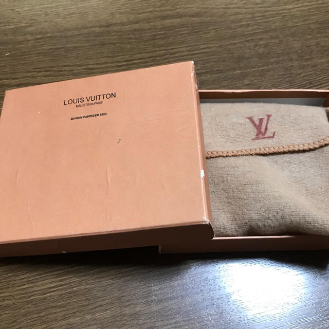 LOUIS VUITTON(ルイヴィトン)のルイヴィトン 二つ折り財布 メンズのファッション小物(折り財布)の商品写真