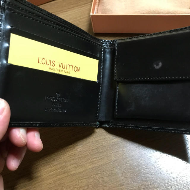 LOUIS VUITTON(ルイヴィトン)のルイヴィトン 二つ折り財布 メンズのファッション小物(折り財布)の商品写真