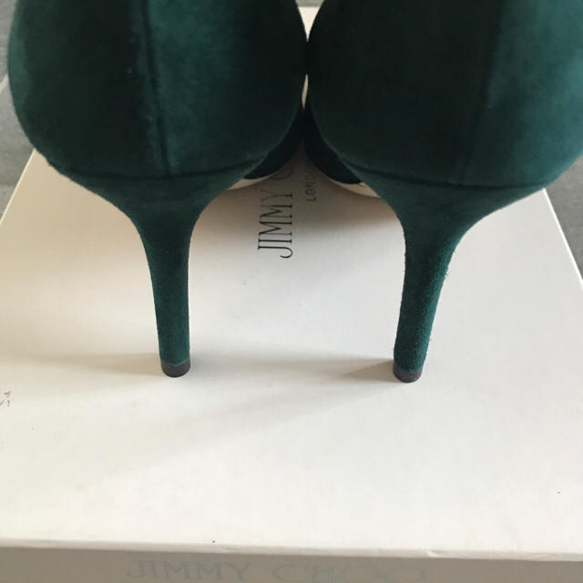 JIMMY CHOO(ジミーチュウ)の未使用 jimmy choo ダークグリーン 35.5 パンプス レディースの靴/シューズ(ハイヒール/パンプス)の商品写真