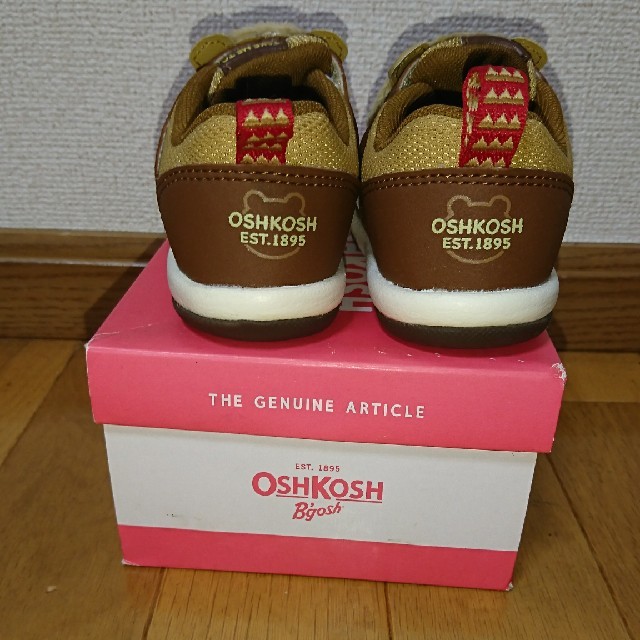 OshKosh(オシュコシュ)のY uzu様☆【OSHKOSH】新品13cm キッズ/ベビー/マタニティのベビー靴/シューズ(~14cm)(スニーカー)の商品写真