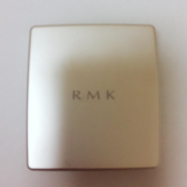 RMK(アールエムケー)のRMK プレストパウダー N 03 おしろい ブラシ付き ルミコ アールエムケー コスメ/美容のベースメイク/化粧品(フェイスパウダー)の商品写真