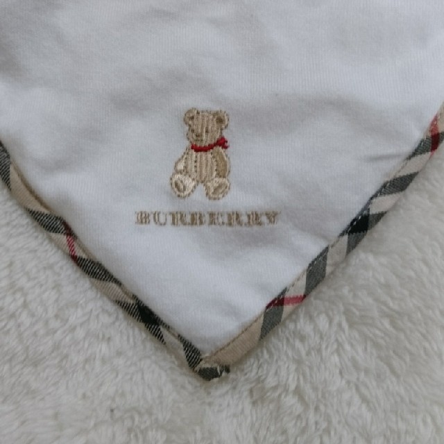 BURBERRY(バーバリー)のBURBERRY  ベビー スタイ  靴下  キッズ/ベビー/マタニティのこども用ファッション小物(ベビースタイ/よだれかけ)の商品写真