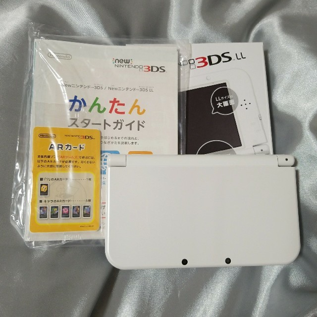 任天堂(ニンテンドウ)のNewニンテンドー3DSLL パールホワイト エンタメ/ホビーのゲームソフト/ゲーム機本体(携帯用ゲーム機本体)の商品写真