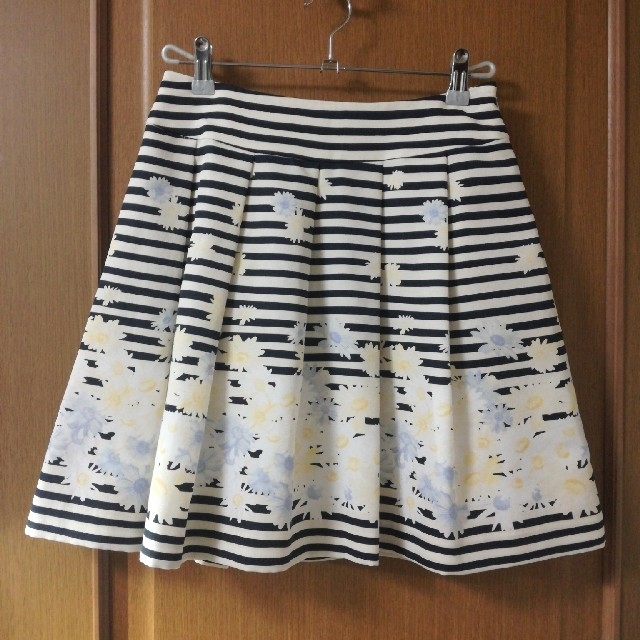 LAISSE PASSE(レッセパッセ)のレッセパッセ♡フラワーボーダースカート レディースのスカート(ひざ丈スカート)の商品写真
