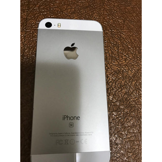 Apple シルバー シムフリーの通販 by 110ヨシ's shop｜アップルならラクマ - iPhoneSE 32GB 美品 特価低価