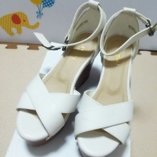 ヘザー(heather)の♥新品♥heather♥厚底 ベルト サンダル♥(サンダル)