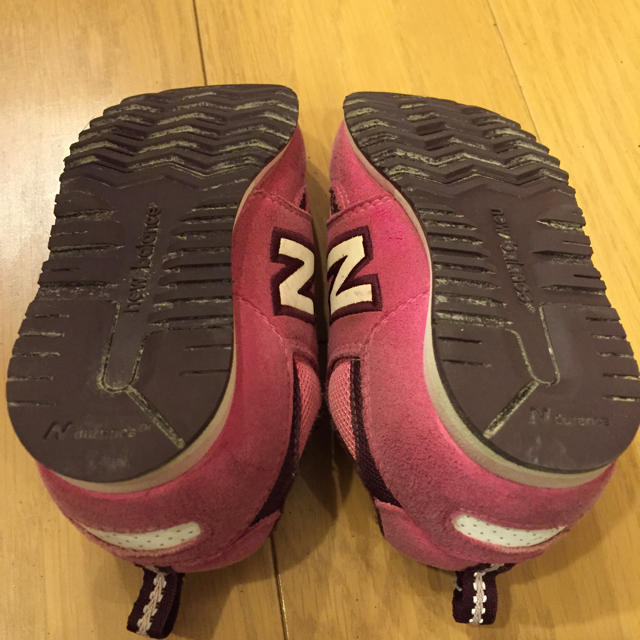 New Balance(ニューバランス)のニューバランス  キッズ スニーカー 17cm ピンク キッズ/ベビー/マタニティのキッズ靴/シューズ(15cm~)(スニーカー)の商品写真
