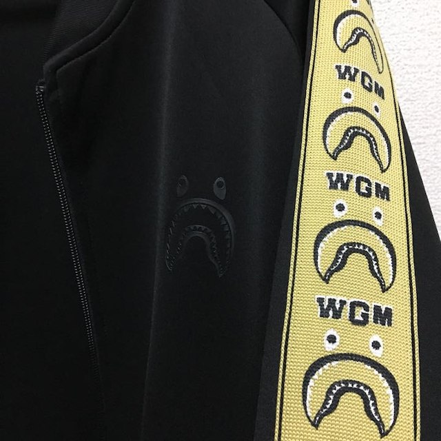 A BATHING APE(アベイシングエイプ)の「値下げ」A BATHING APE シャーク ジャージ  メンズのジャケット/アウター(ブルゾン)の商品写真