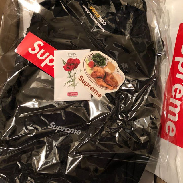 Supreme(シュプリーム)の【おまけ付き】supreme 18ss バックパック メンズのバッグ(その他)の商品写真