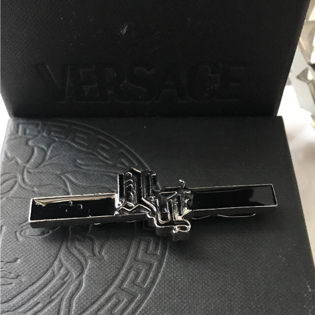 Gianni Versace(ジャンニヴェルサーチ)のヴェルサーチ  ネクタイピン  タイピン  タイバー メンズのファッション小物(ネクタイピン)の商品写真