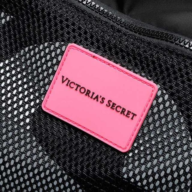 Victoria's Secret(ヴィクトリアズシークレット)のなお様専用 ヴィクトリアシークレット スポーツバッグ VSX レディースのバッグ(ショルダーバッグ)の商品写真