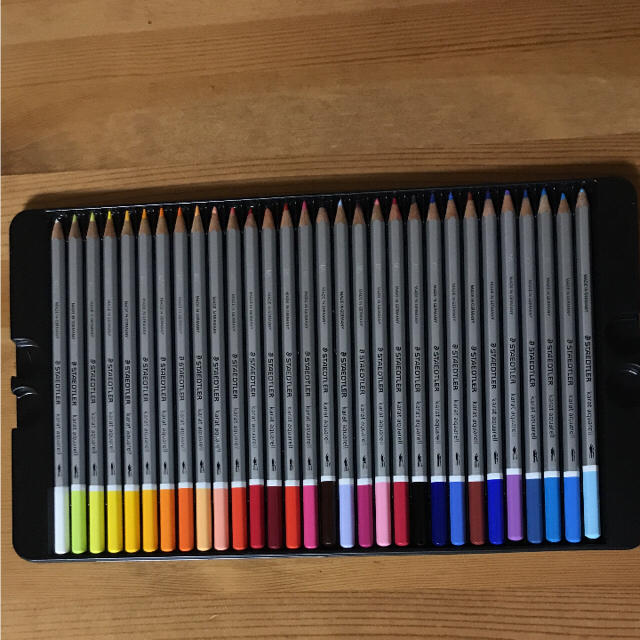 ペンペン様専用  STAEDLER  水彩色鉛筆  60色 エンタメ/ホビーのアート用品(色鉛筆)の商品写真