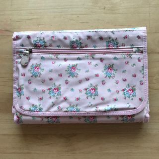 キャスキッドソン(Cath Kidston)のめろめろん様専用‼︎キャスキッドソン オムツ替えシート ポーチ付き (おむつ替えマット)