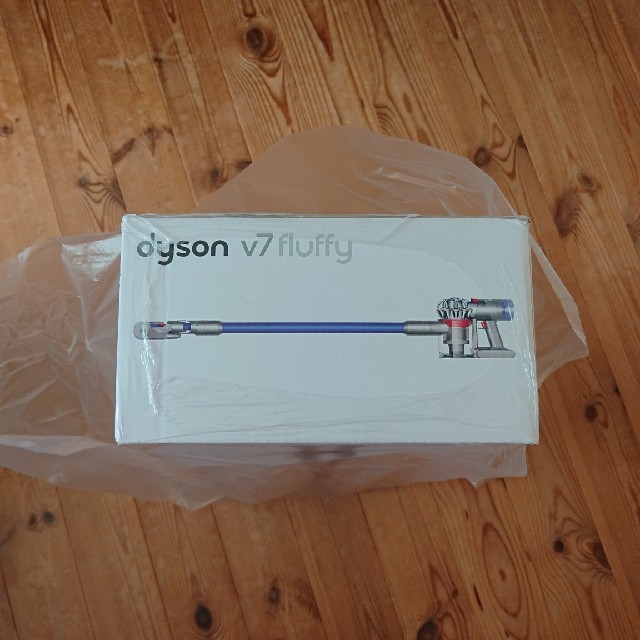 Dyson(ダイソン)のDyson V7 Fluffy SV11FF 新品未開封 スマホ/家電/カメラの生活家電(掃除機)の商品写真