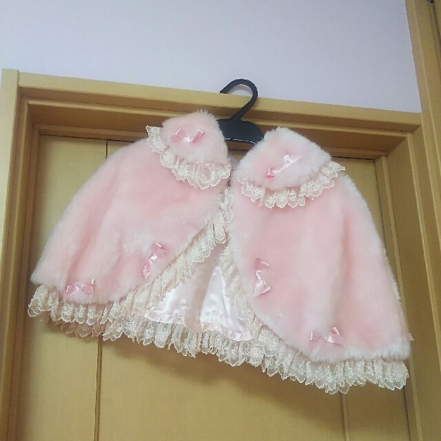 Angelic Pretty(アンジェリックプリティー)のファーケープ アンジェリックプリティ angelicpretty レディースのジャケット/アウター(毛皮/ファーコート)の商品写真