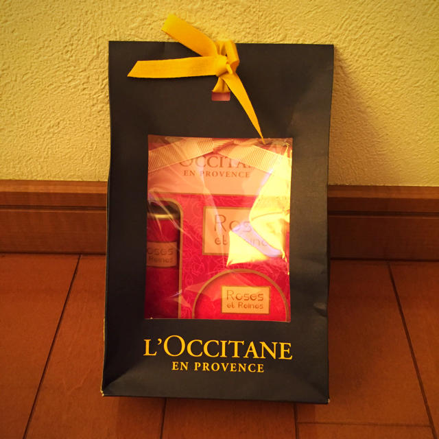 L'OCCITANE(ロクシタン)のL'OCCITANE ハンドクリーム コスメ/美容のボディケア(ハンドクリーム)の商品写真